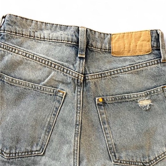 H&M Loose Mom Jeans with Distressed Details - Picture 6 of 6